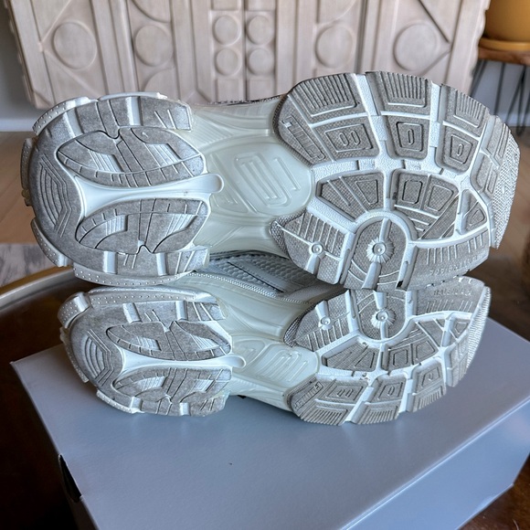Balenciaga Runners - Picture 6 of 13